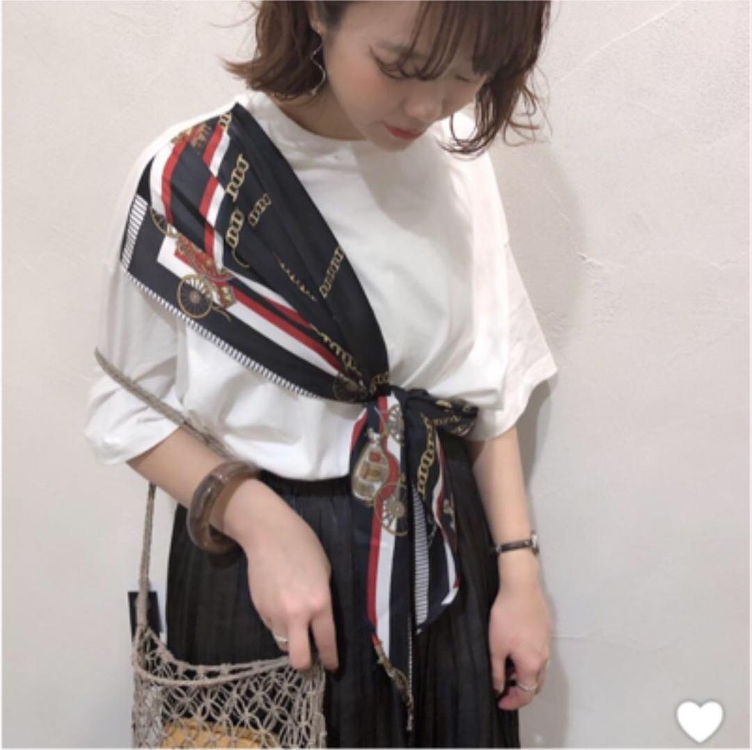 人気のファッショントレンド ユニークスカーフ T シャツ 人気のファッショントレンド ユニークスカーフ T シャツ