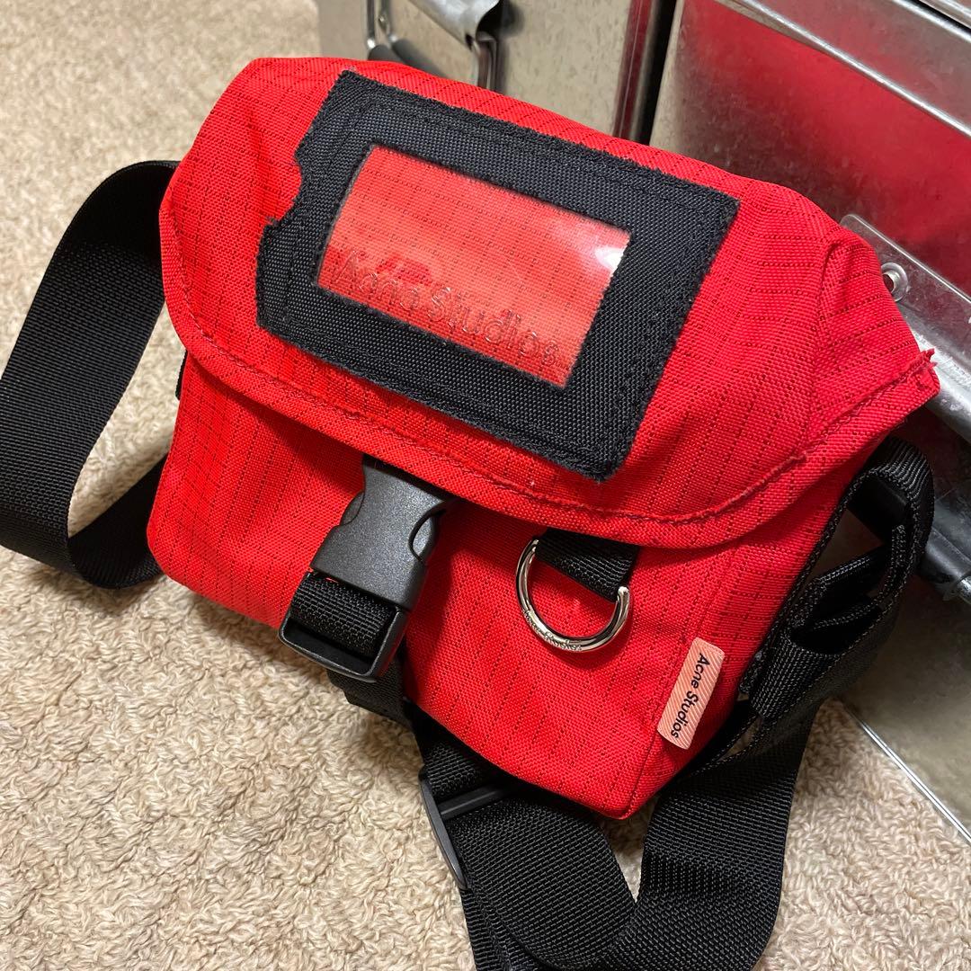 最安値で Acne Studiosの スモールメッセンジャーバッグ 中古