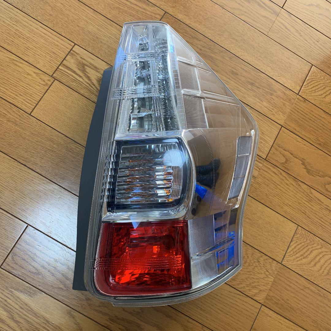 2022人気新作 プリウスα 右 寒冷地仕様 テールランプ ライト