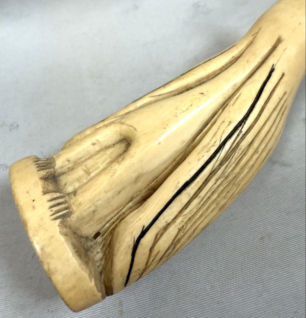 珍しい品　クジラ骨　鳥彫刻