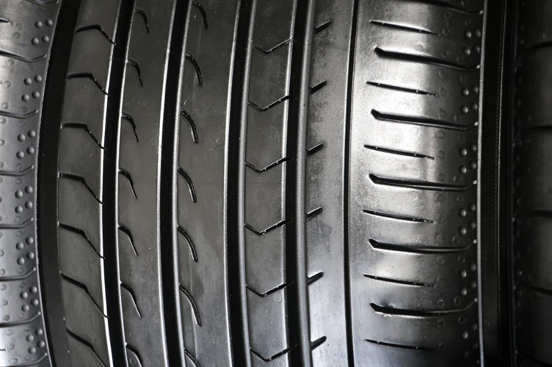 極上イボ付 23年製 215/60R17 ヨコハマ ブルーアース RV03