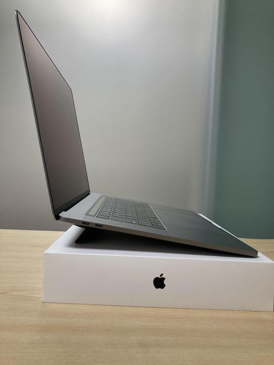 MacBook 15インチ メモリ16GB USキーボード XRwhy-m18115259097 Pro 2019 お得新品