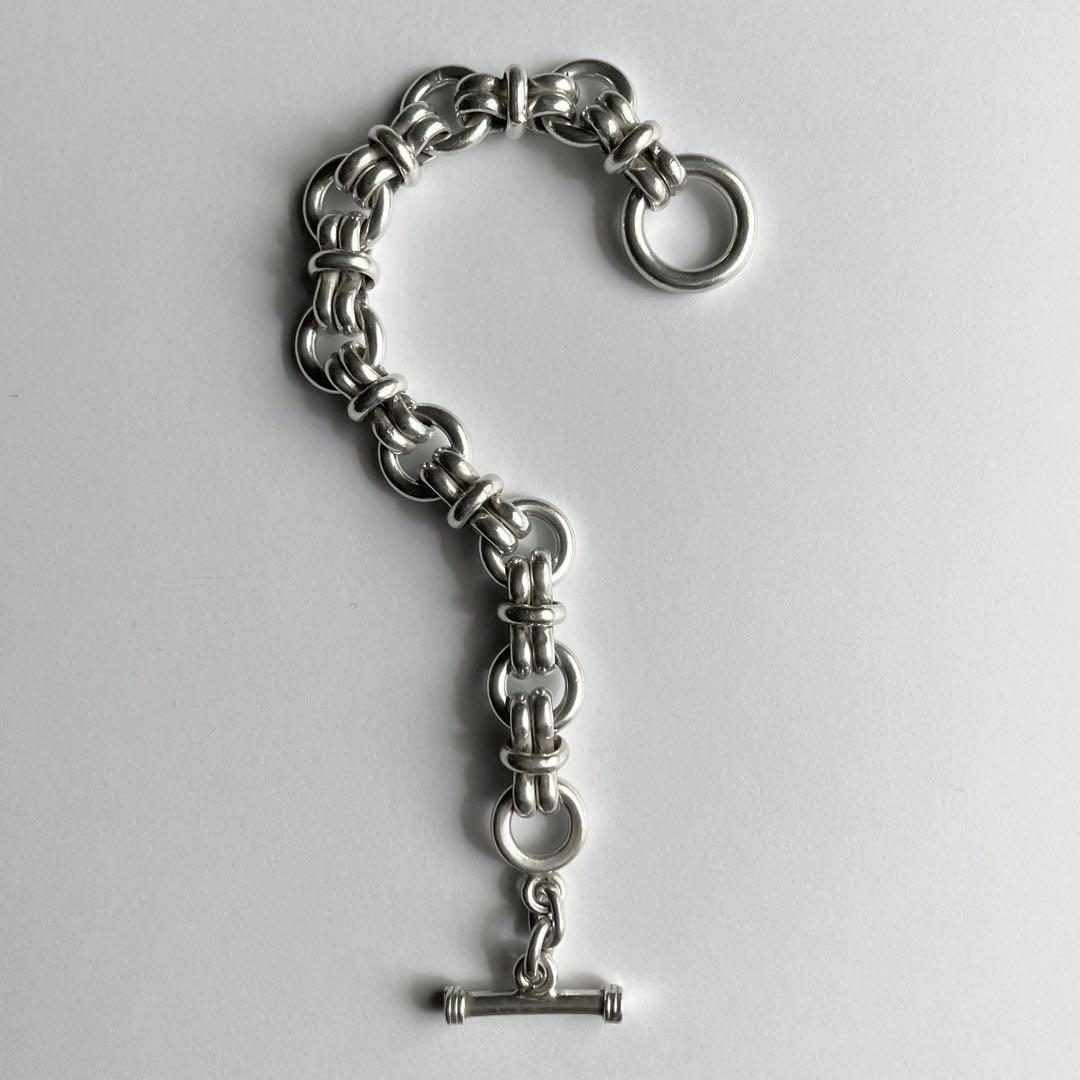 925