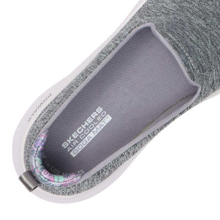 希少 人気モデル 新品タグ付き スケッチャーズ GOwalk Flexクレバー