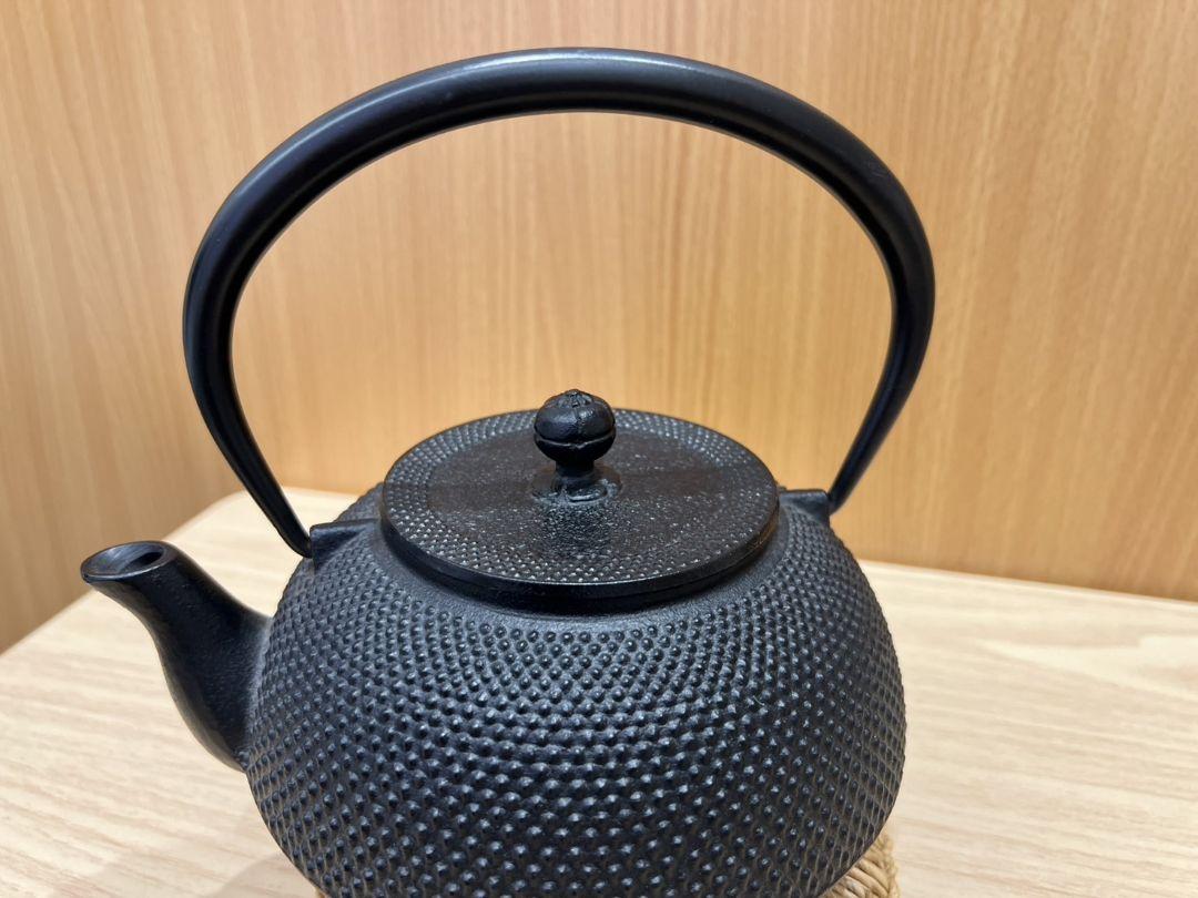 黒の鋳鉄製茶器