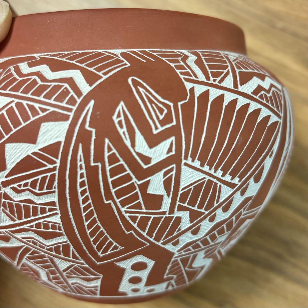 アコマ族◇A. Concho作 ココペリ模様 ハンドメイド陶器 赤土