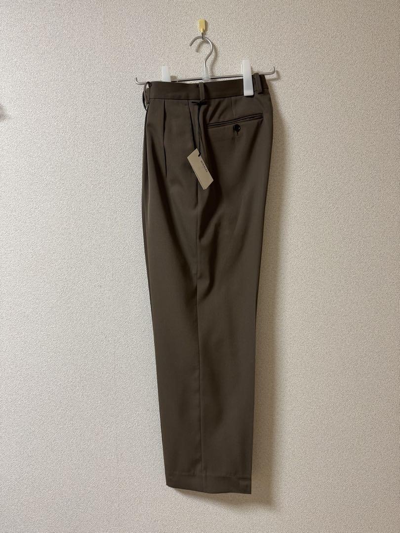 LIGHT WOOL MAX GABARDINE TWO-TUCK SLACKS
