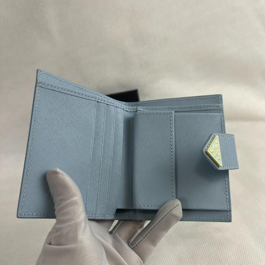 PRADA 二つ折り財布