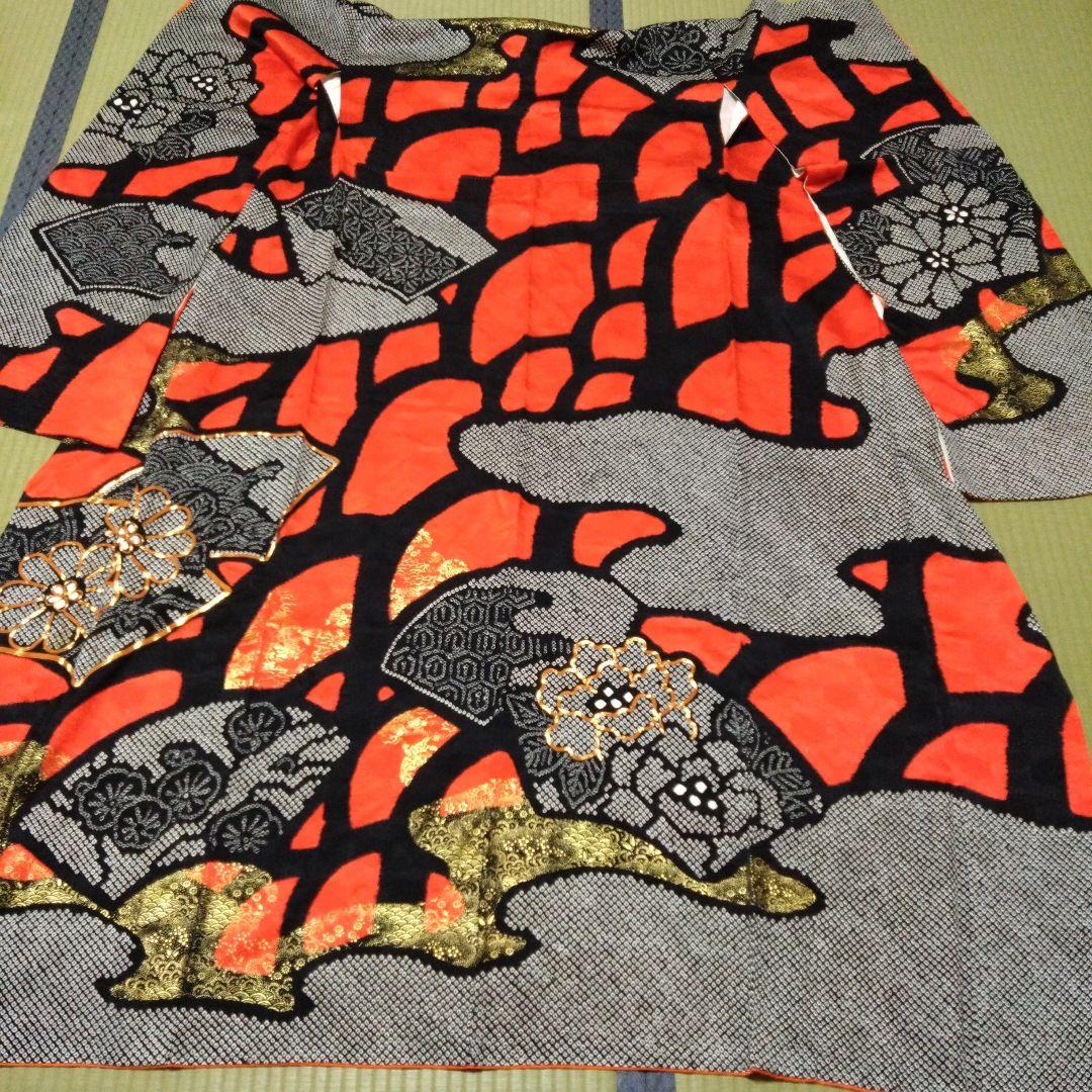 振袖 オレンジと黒　金刺繍