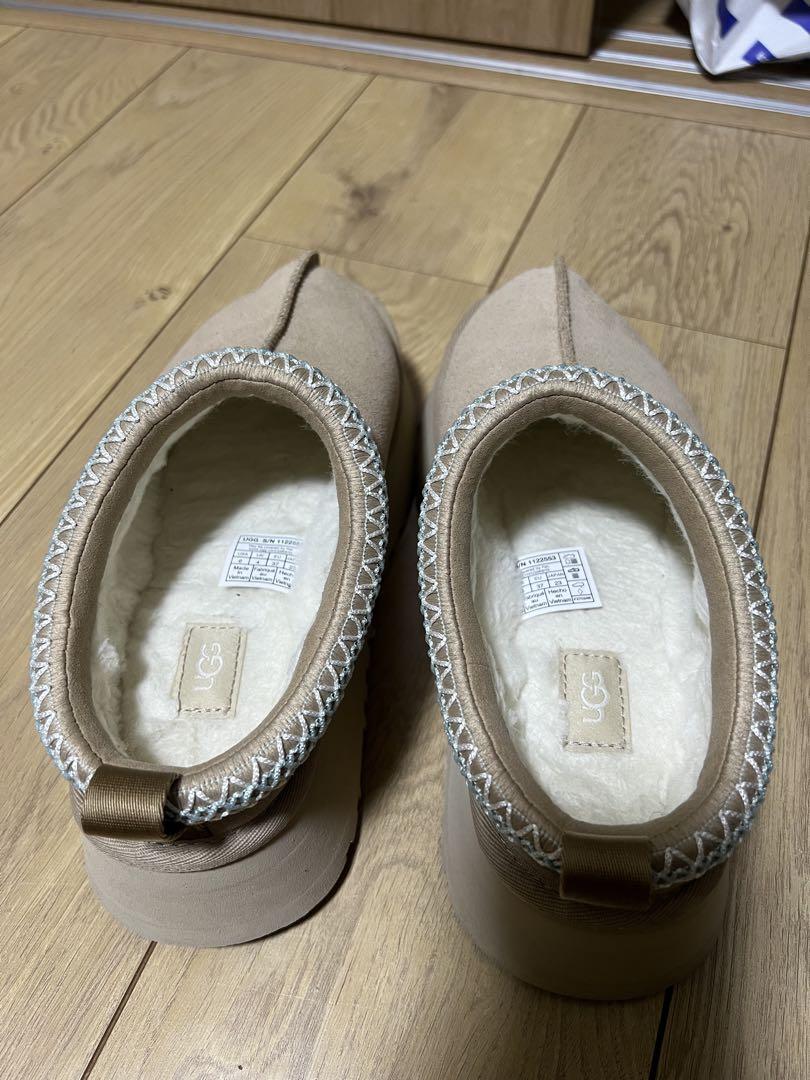UGG