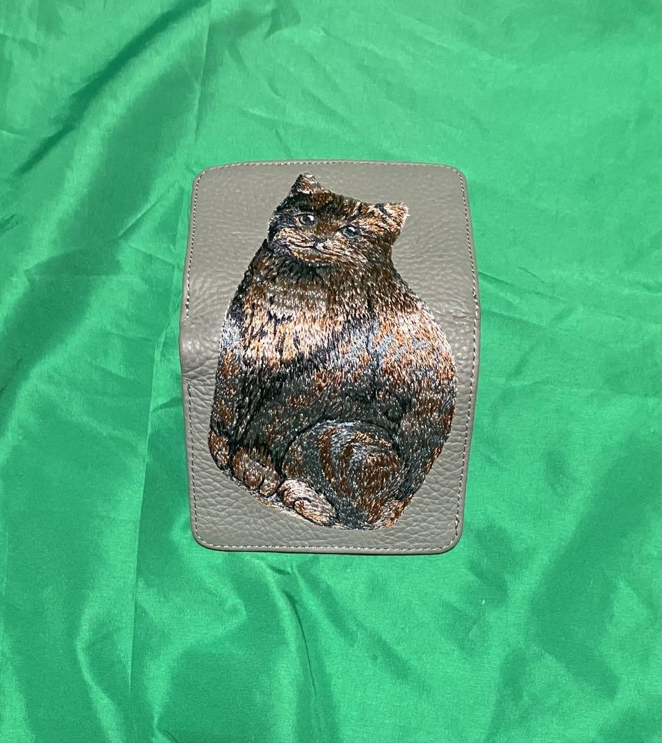 ear 猫刺繍 三つ折り財布 ベージュ