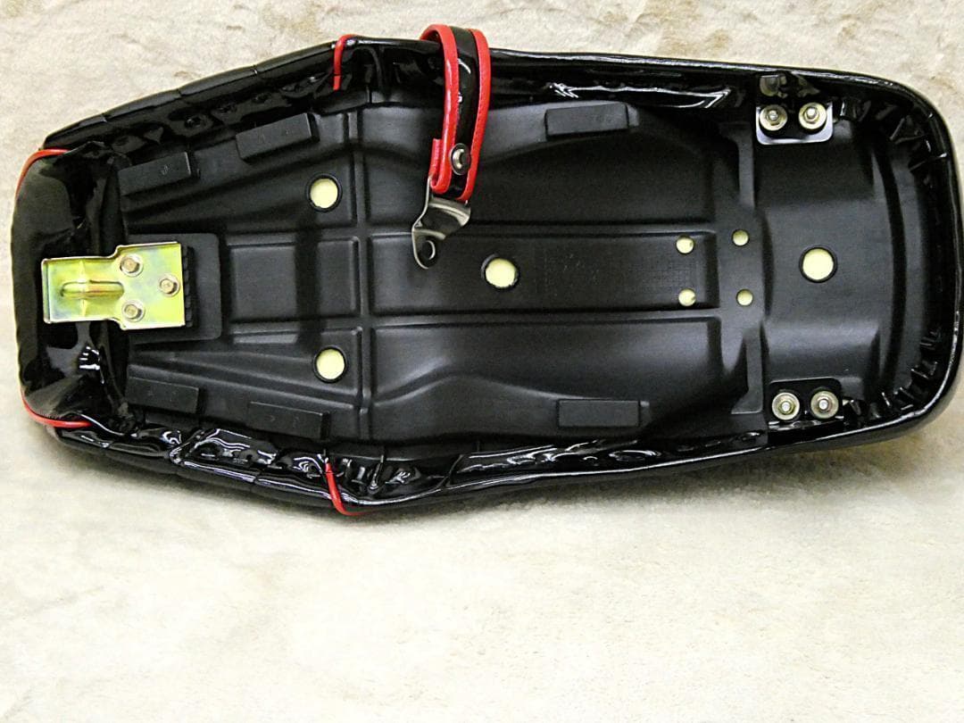 ＧＮ１２５　 黒赤エナ　タックロール シート /②GN125H GN125-2F