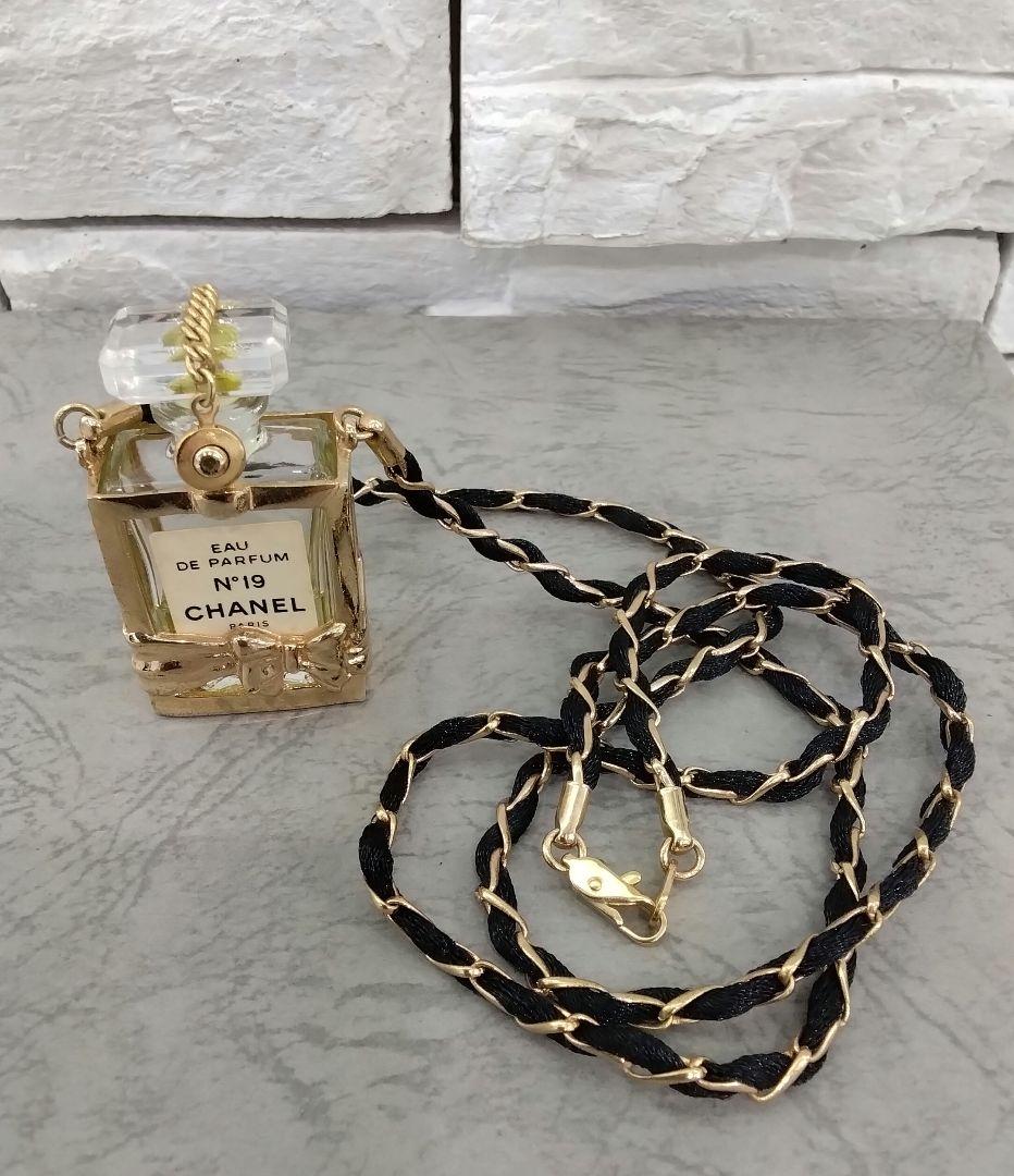 CHANEL　携帯香水 ペンダント　　中古品