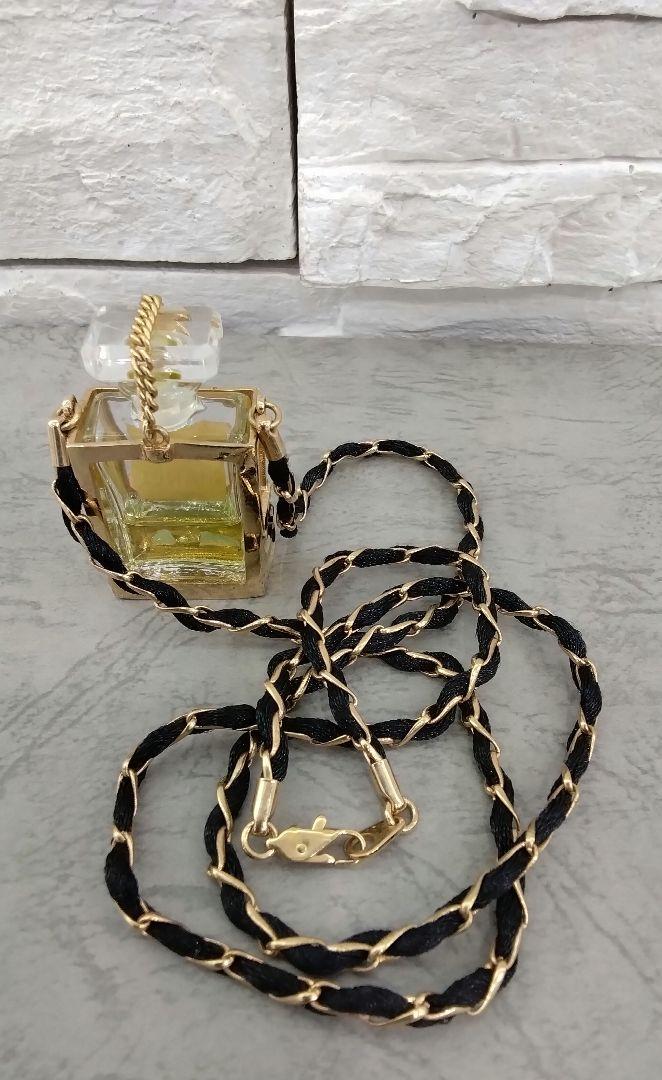 CHANEL　携帯香水 ペンダント　　中古品