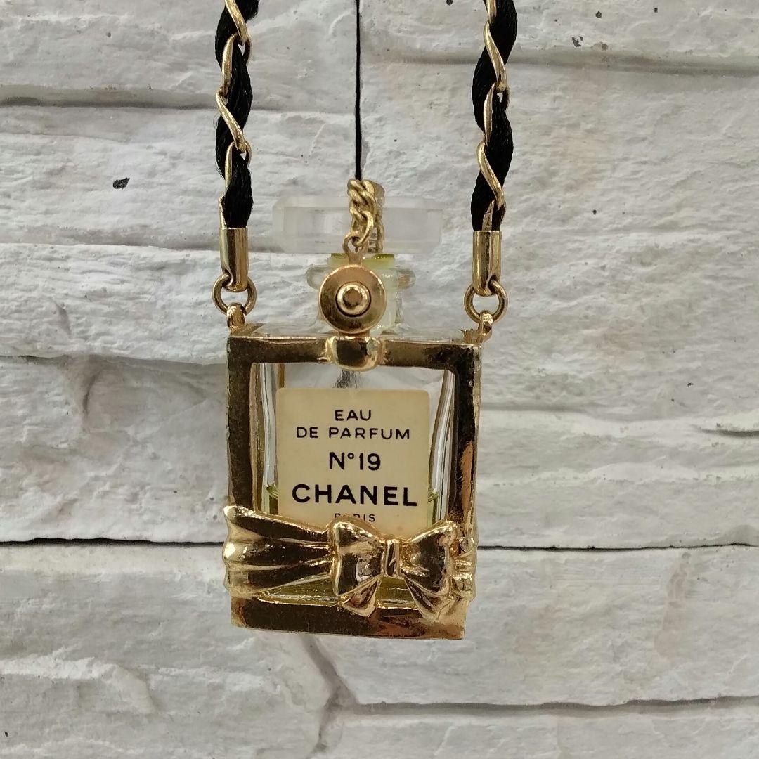 CHANEL　携帯香水 ペンダント　　中古品