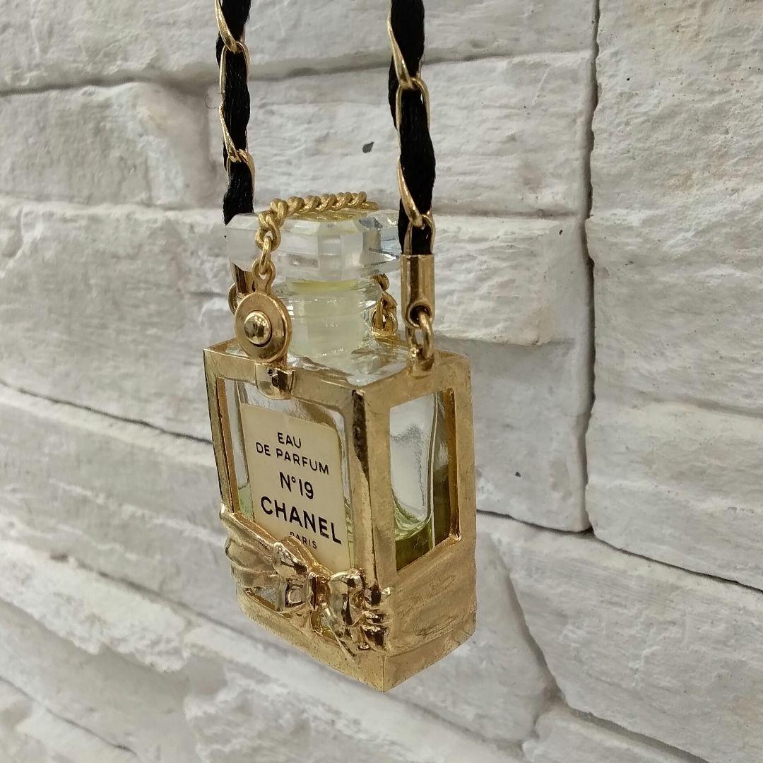 CHANEL　携帯香水 ペンダント　　中古品