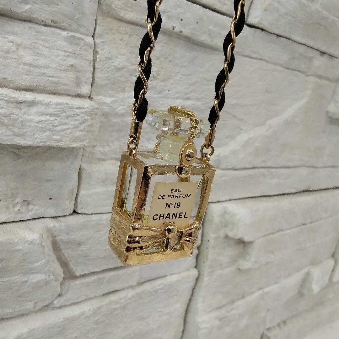 CHANEL　携帯香水 ペンダント　　中古品