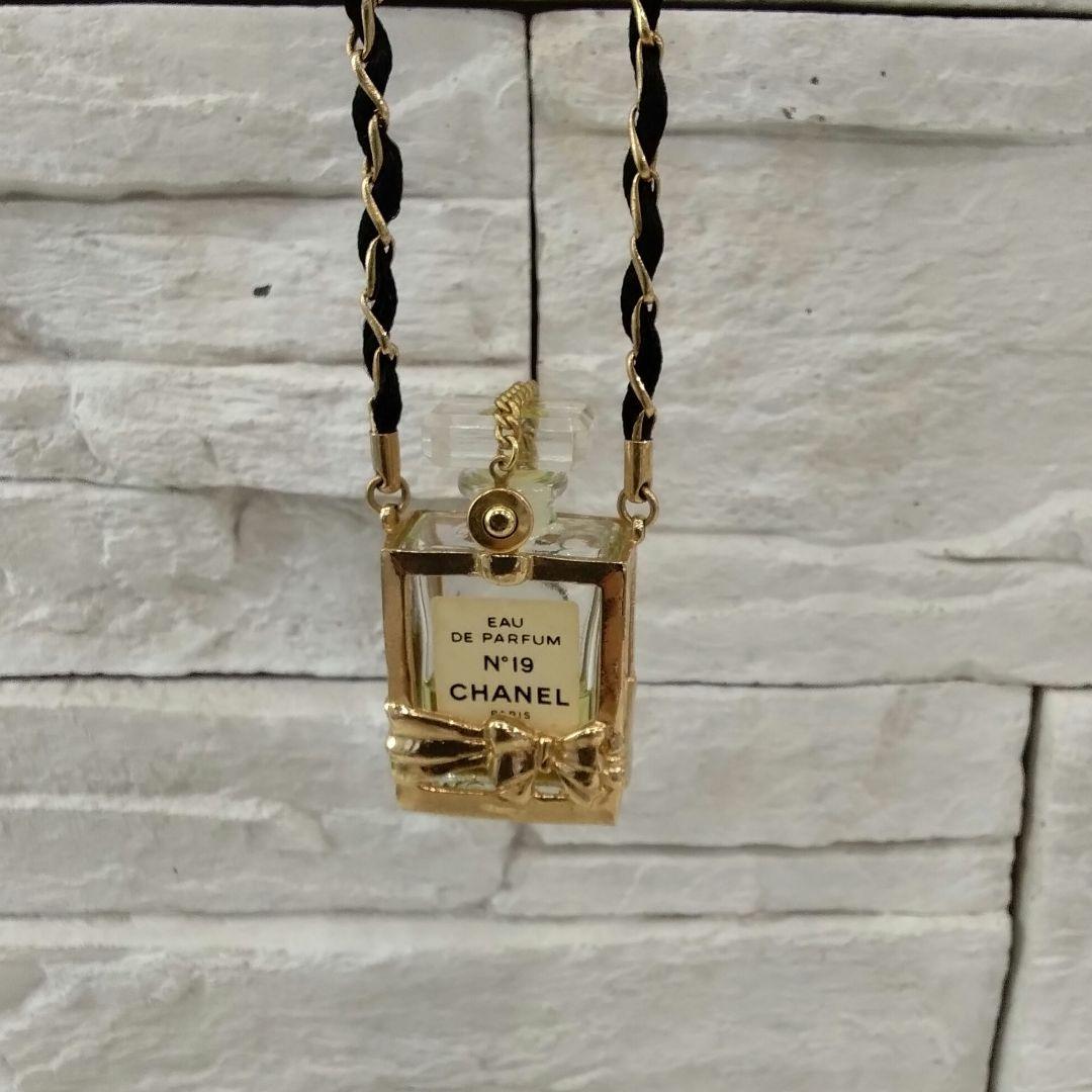 CHANEL　携帯香水 ペンダント　　中古品