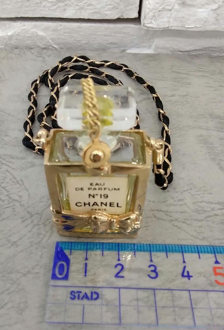 CHANEL　携帯香水 ペンダント　　中古品