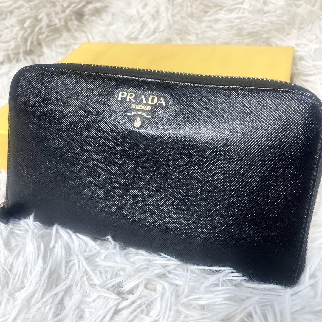 PRADA プラダ　ラウンドファスナー　長財布　はブラック　黒