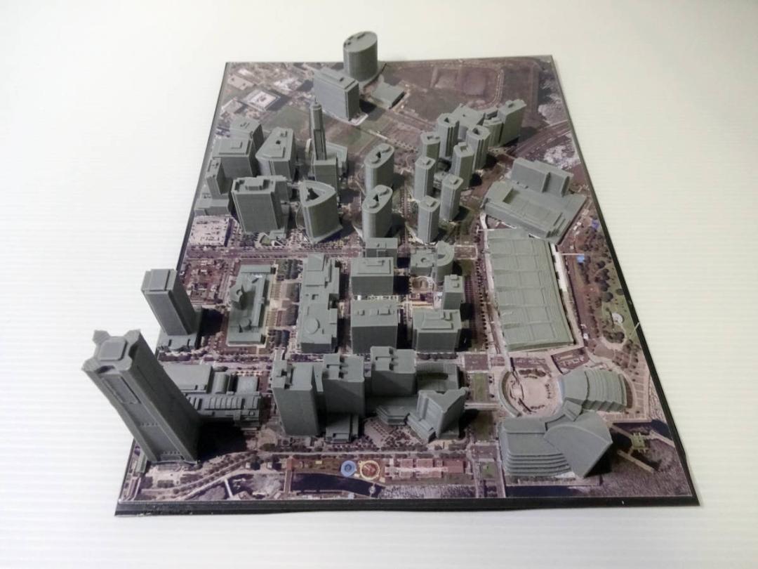 と*ん様 横浜みなとみらい　３D都市データを活用した都市模型　(透明ケース付) 横浜みなとみらい 3D都市データを活用した都市模型 (透明ケース