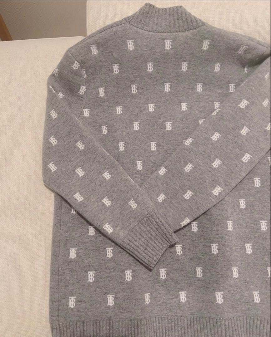 【削除あり】美品 バーバリー 現行 カーディガン TBモノグラム カシミヤ S 【削除あり】美品 バーバリー 現行 カーディガン TBモノグラム カシミヤ S
