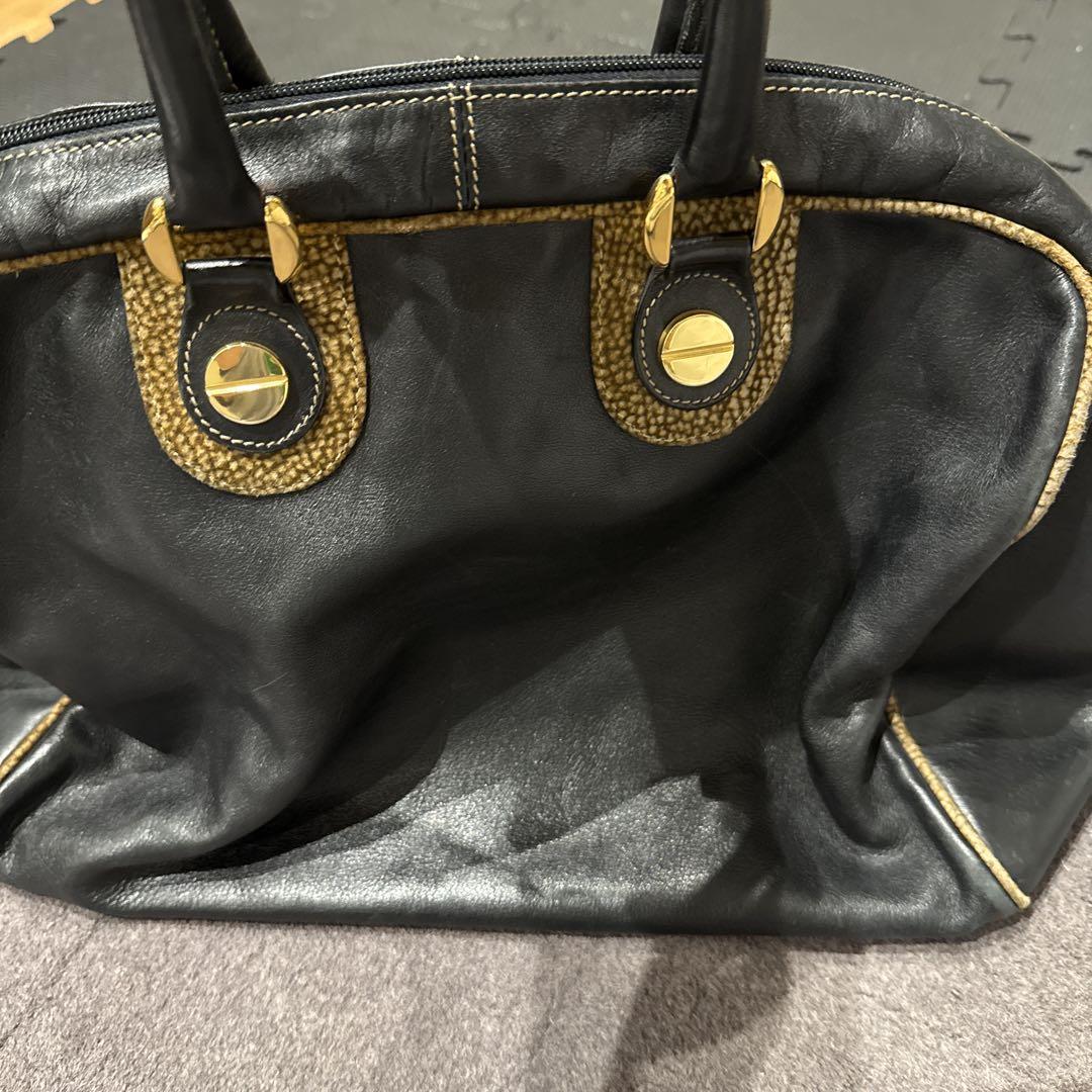ボルボネーゼ　黒レザーバッグ ゴールド金具付き