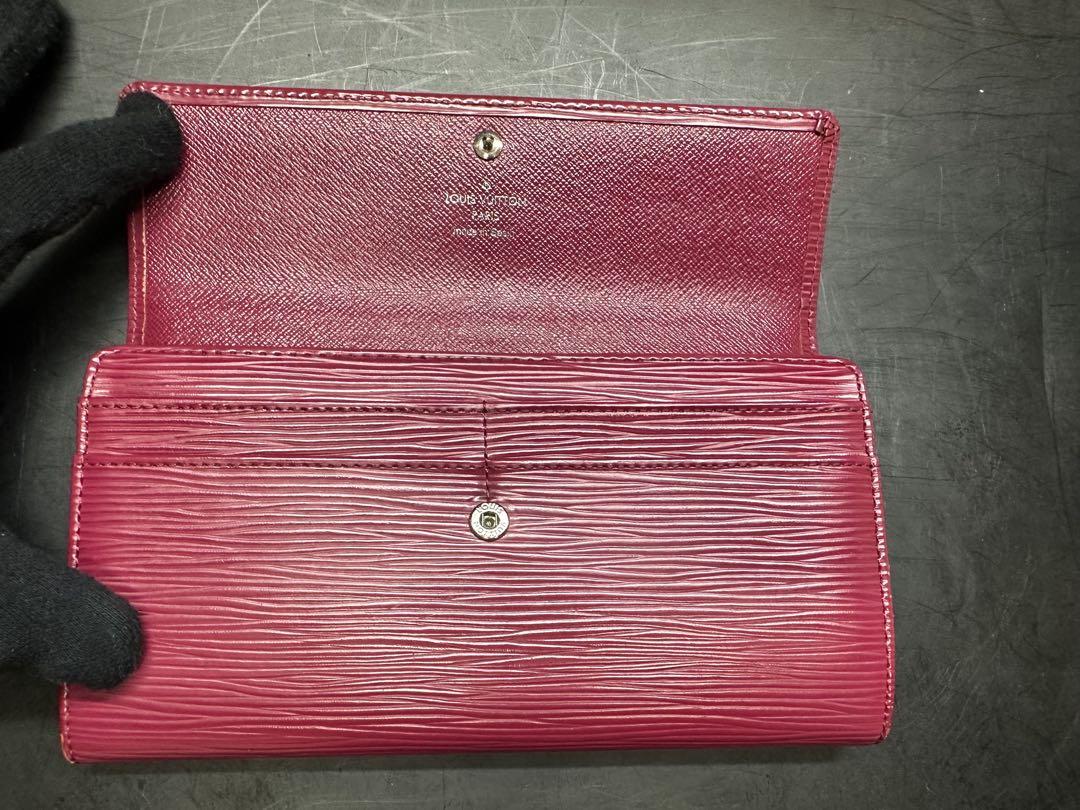 ルイヴィトン　エピ　レザー　ピンク　二つ折り財布