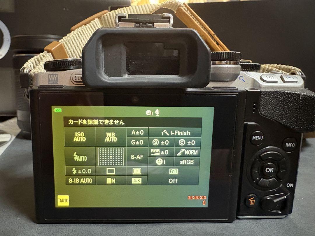 OLYMPUS OM-D E-M10 オリンパス一眼レフカメラ