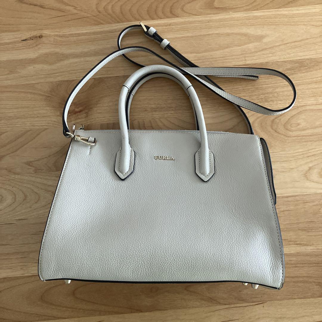 FURLA グレー ハンドバッグ ストラップ付き
