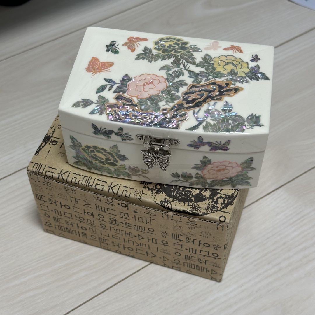 螺鈿細工　小物入れ　アクセサリー　ボックス ◇送料込◇韓国雑貨 螺鈿細工 蝶々 アクセサリーボックス in134