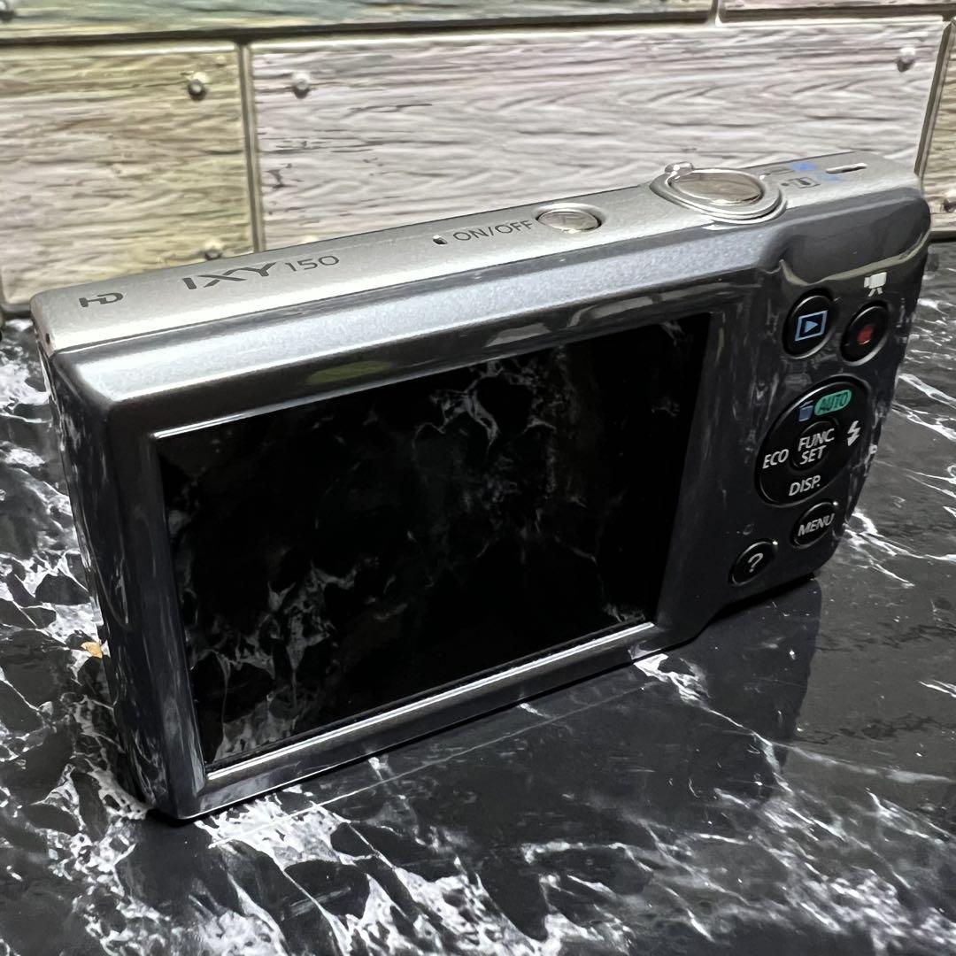 Canon IXY 150 本体と付属品