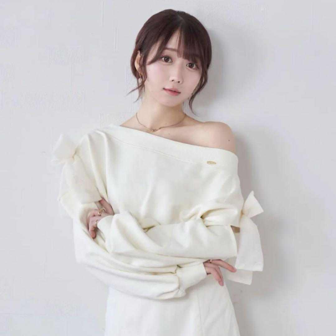 Rosé Muse off shoulder sweat top