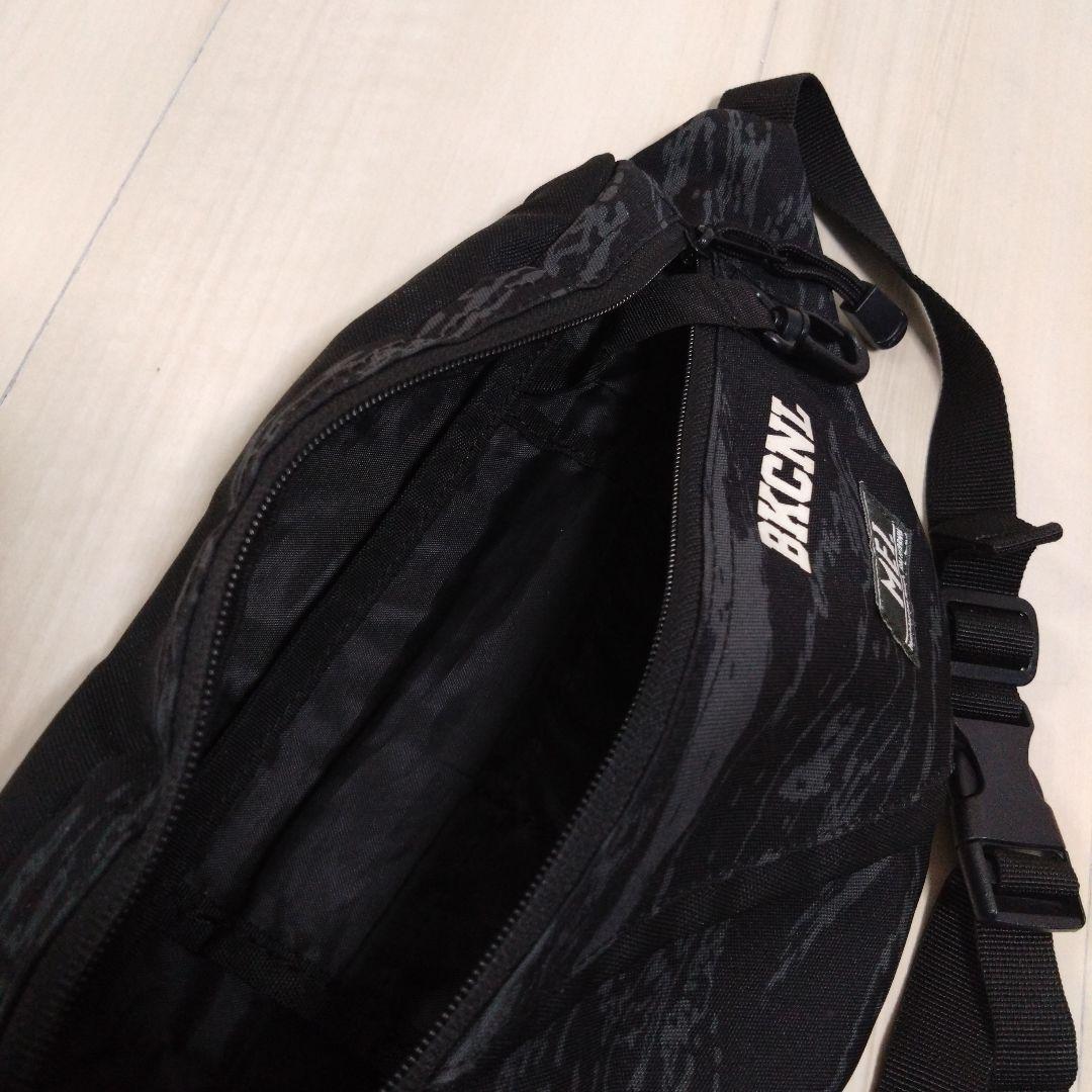 バックチャンネル　 ボディバッグ 黒×カモ