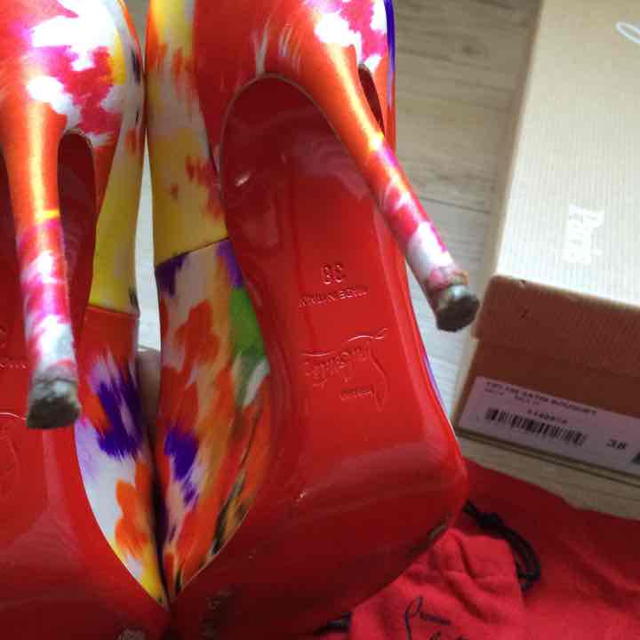 確認用 Christian Louboutin パンプス