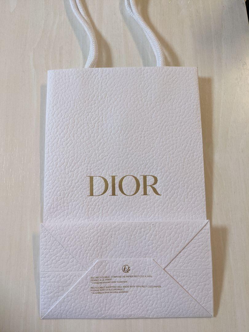 Dior ノベルティ ミニバッグ(ポーチ) 紙袋2種付き - メルカリ Dior ノベルティ ミニバッグ(ポーチ) 紙袋2種付き - メルカリ