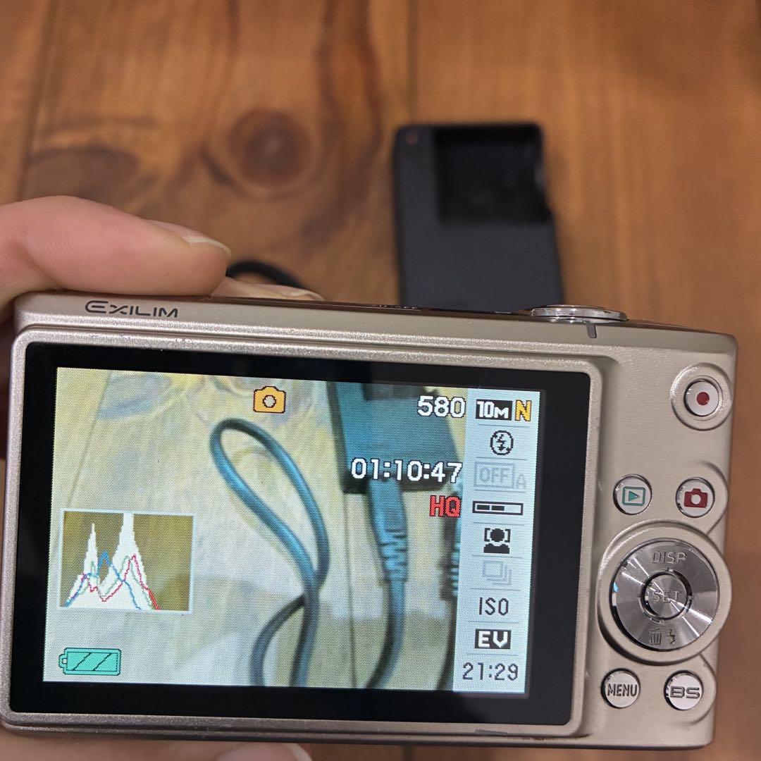 ミルク　CASIO メガピクセル デジタルカメラ  10.1 CASIO EXILIM 10.1メガピクセル デジタルカメラ - メルカリ