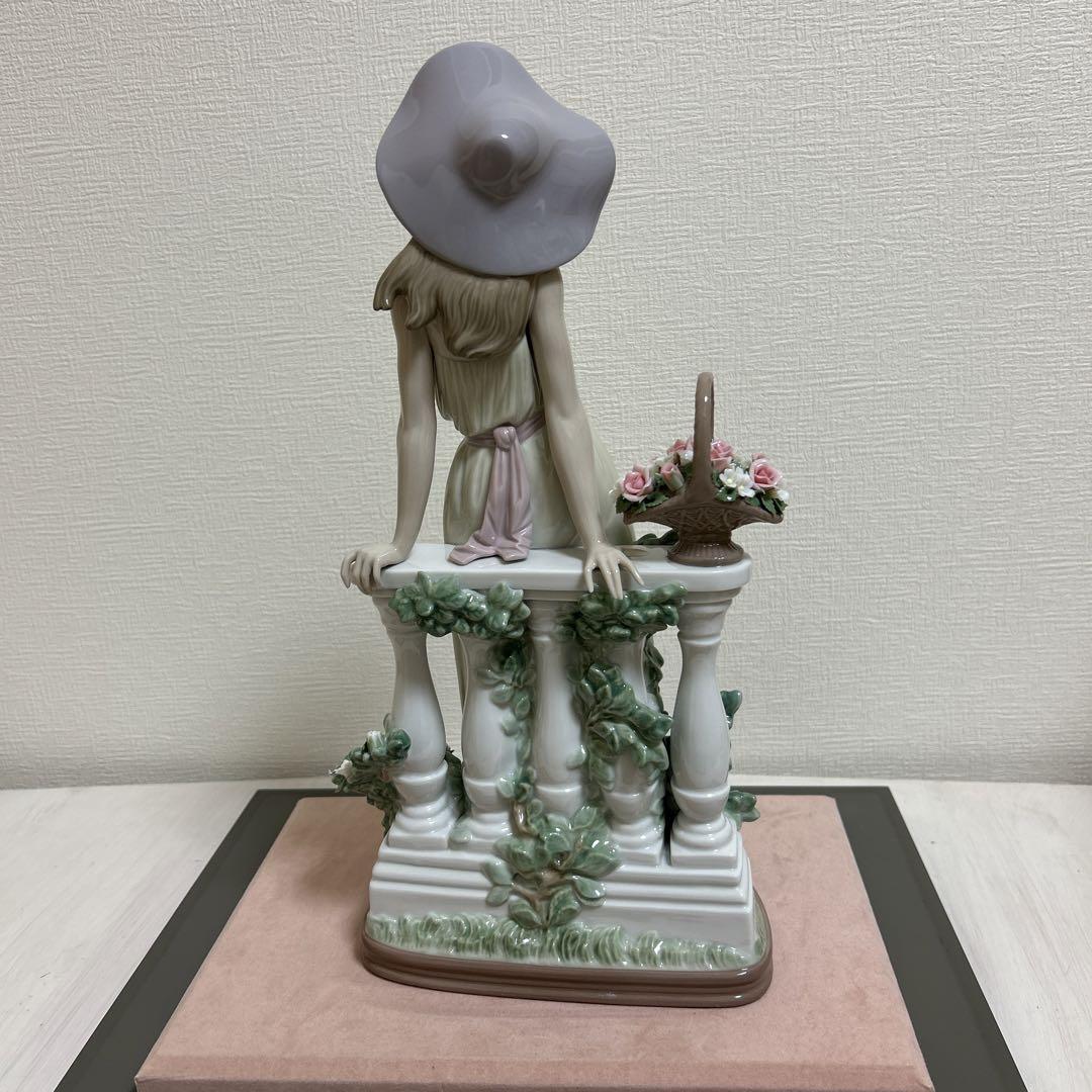 リヤドロLLADRO 「素敵なレディー」新品！ ガラスケース付き！