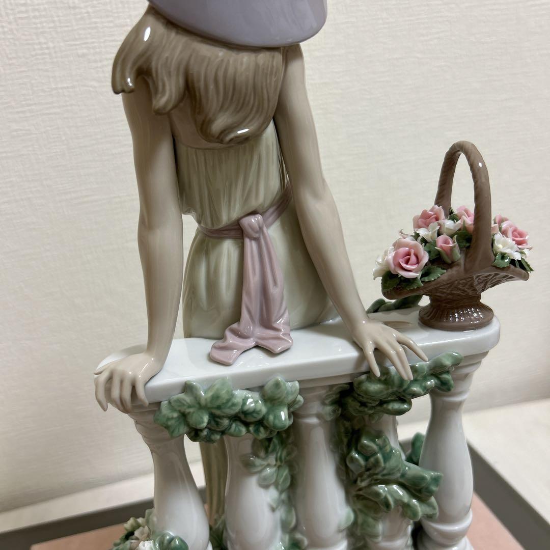 リヤドロLLADRO 「素敵なレディー」！ ガラスケース付き！ 友情