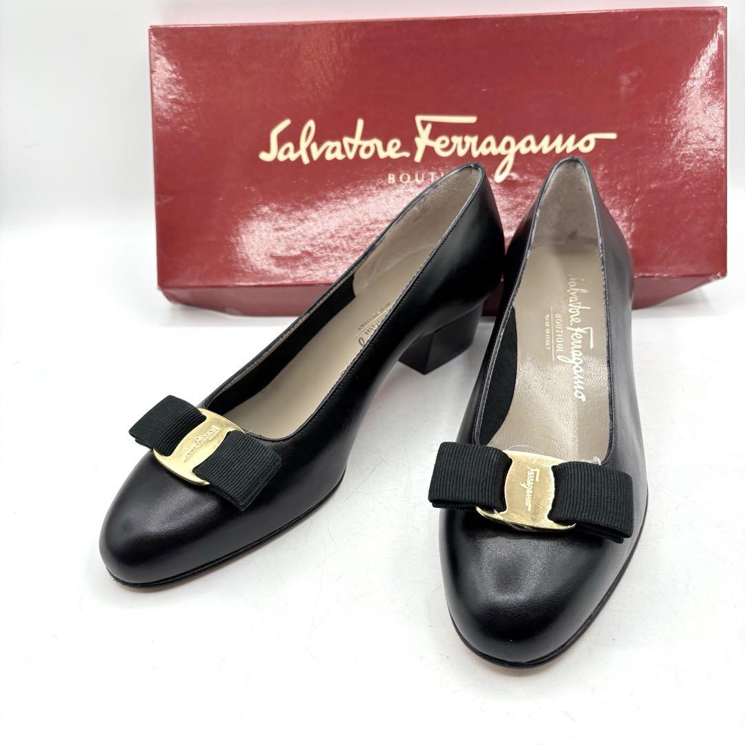 美品 salvatore ferragamo ヴァラリボン パンプス 【7C】