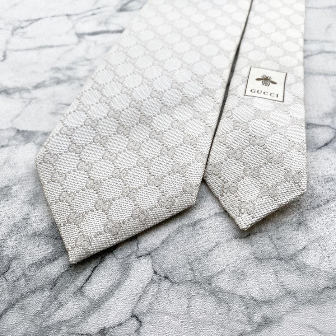 福袋 大丸 ハチ 現行 ✨輝くキレイさ✨未使用✨GUCCI GG柄 ネクタイ ホワイト 小物