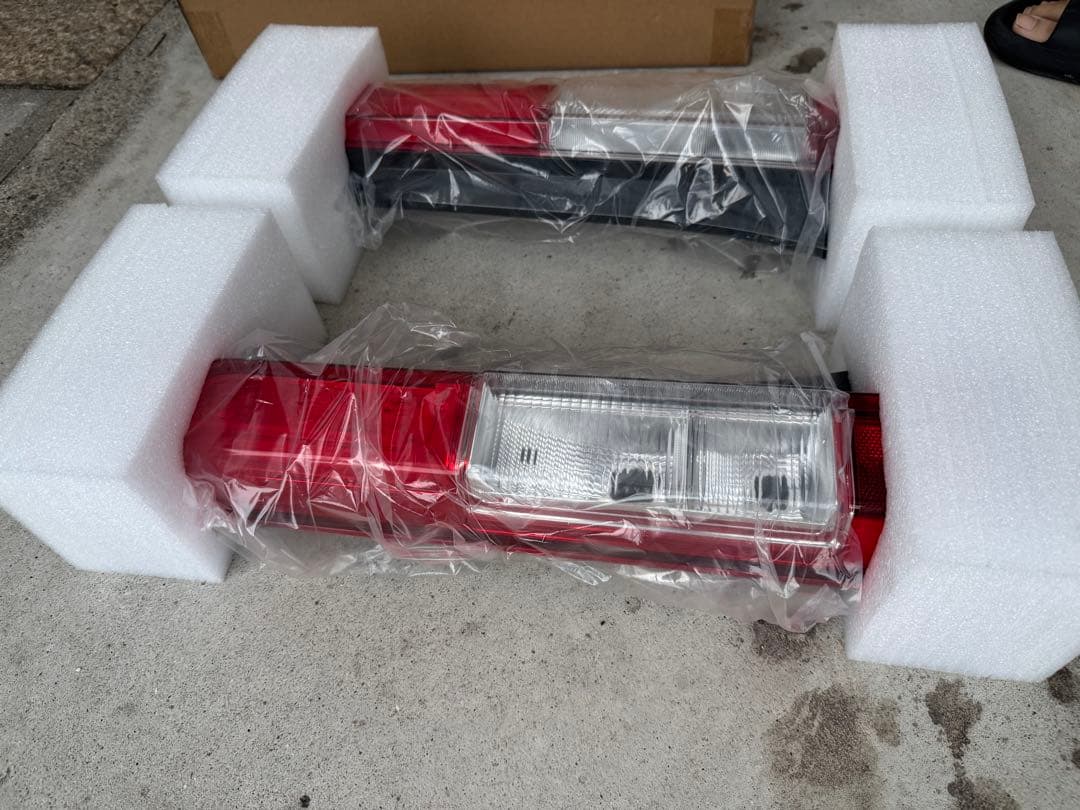 ホンダ NVAN 未使用純正テールランプ (本体のみ) ホンダ NVAN 未使用純正テールランプ (本体のみ)