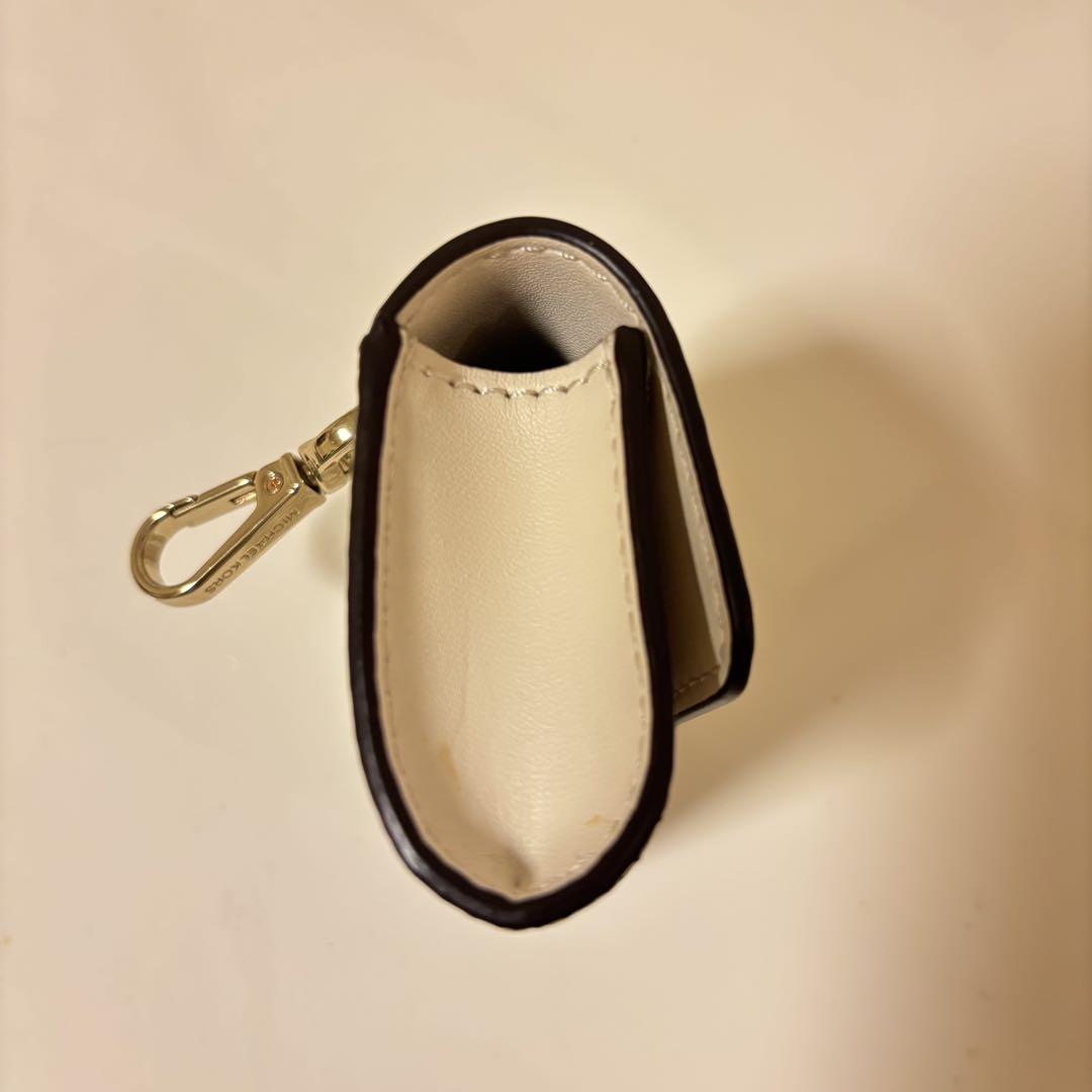 Michael Kors イヤホンケース ホワイト/グレー Michael Kors イヤホンケース ホワイト/グレー