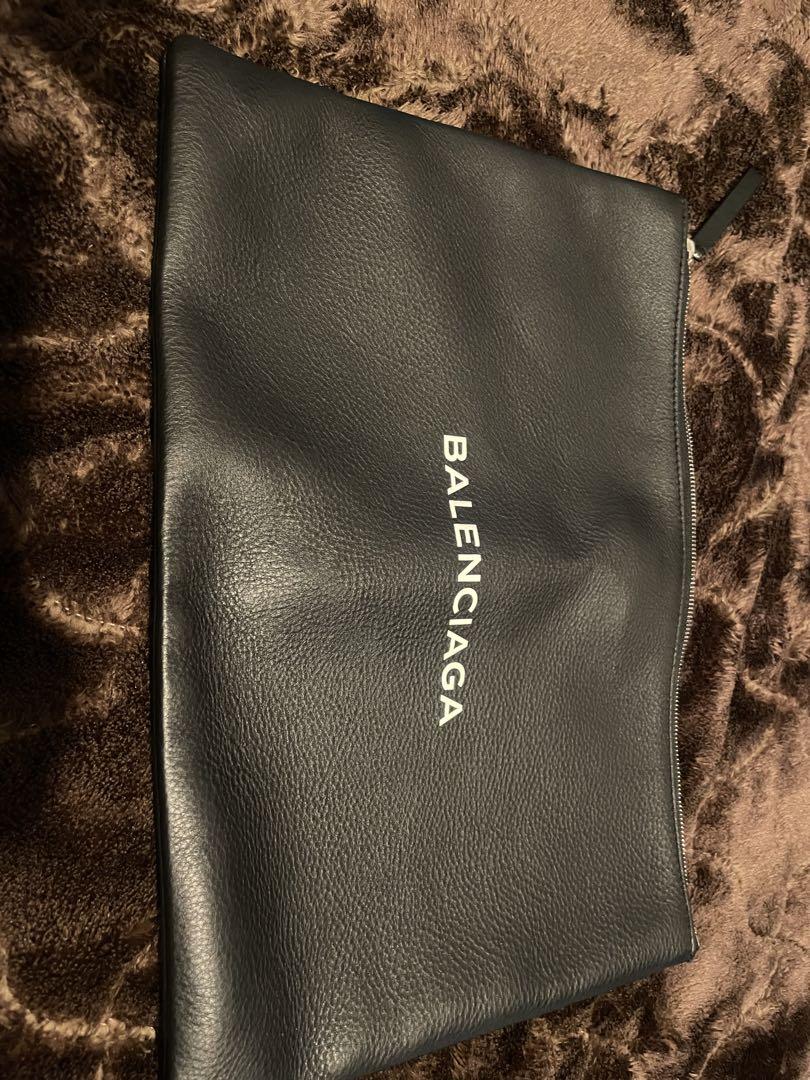 BALENCIAGA ブラックレザー クラッチバッグ