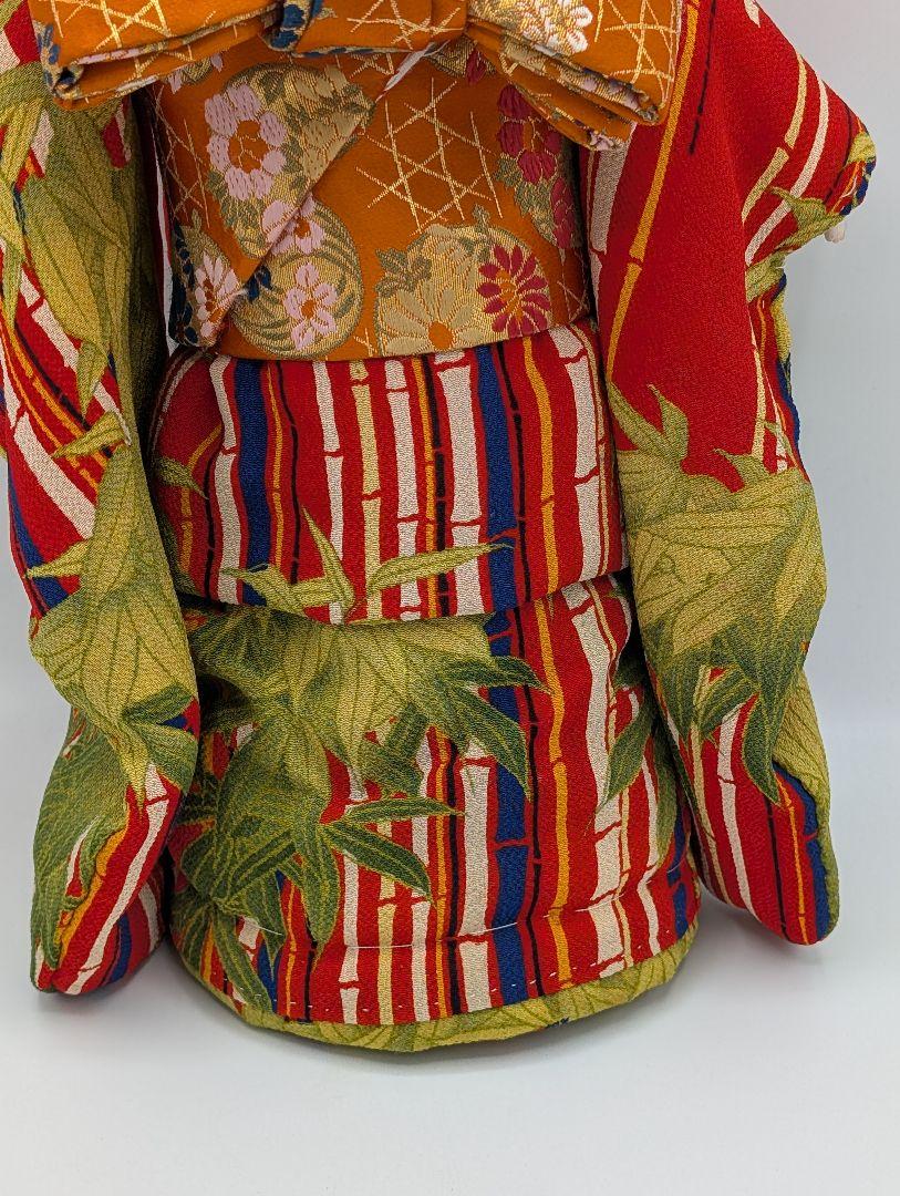 市松人形 日本人形 座り姿 華やか着物 赤い髪飾り 約35cm 伝統工芸品