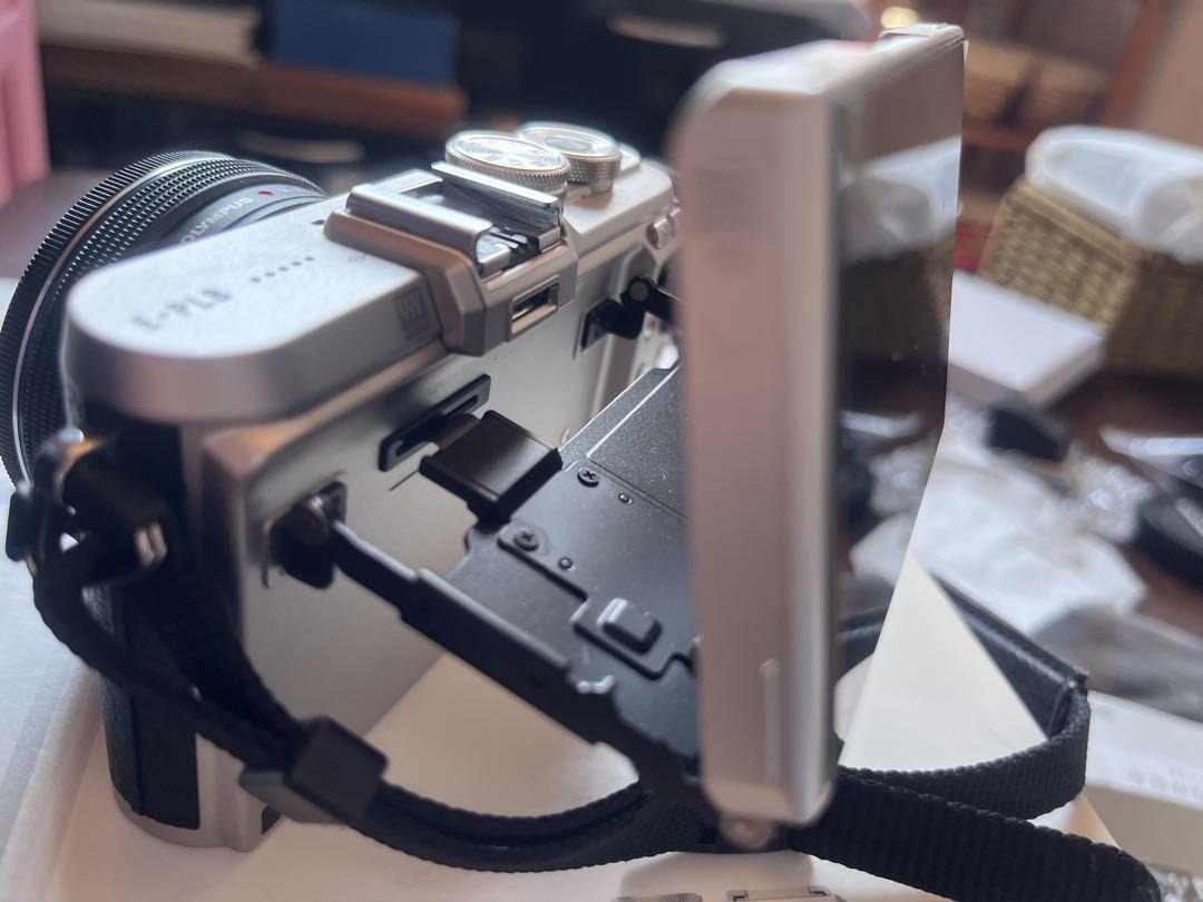OLYMPUS PEN E-PL8 オリンパス　一眼レフカメラ　※訳あり