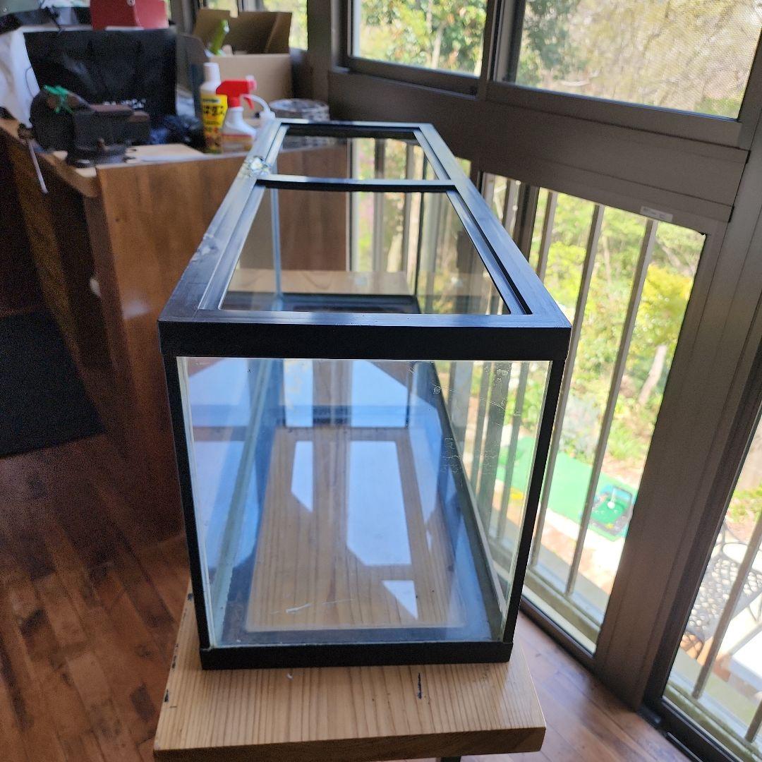 お歳暮 時期 神戸市から 大型ガラス水槽 90x30x36h（cm）です 水槽