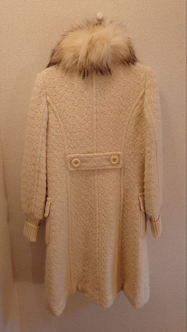 【特価】EPOCA アイボリー ファー付き ダブルブレストコート 【特価】EPOCA アイボリー ファー付き ダブルブレストコート