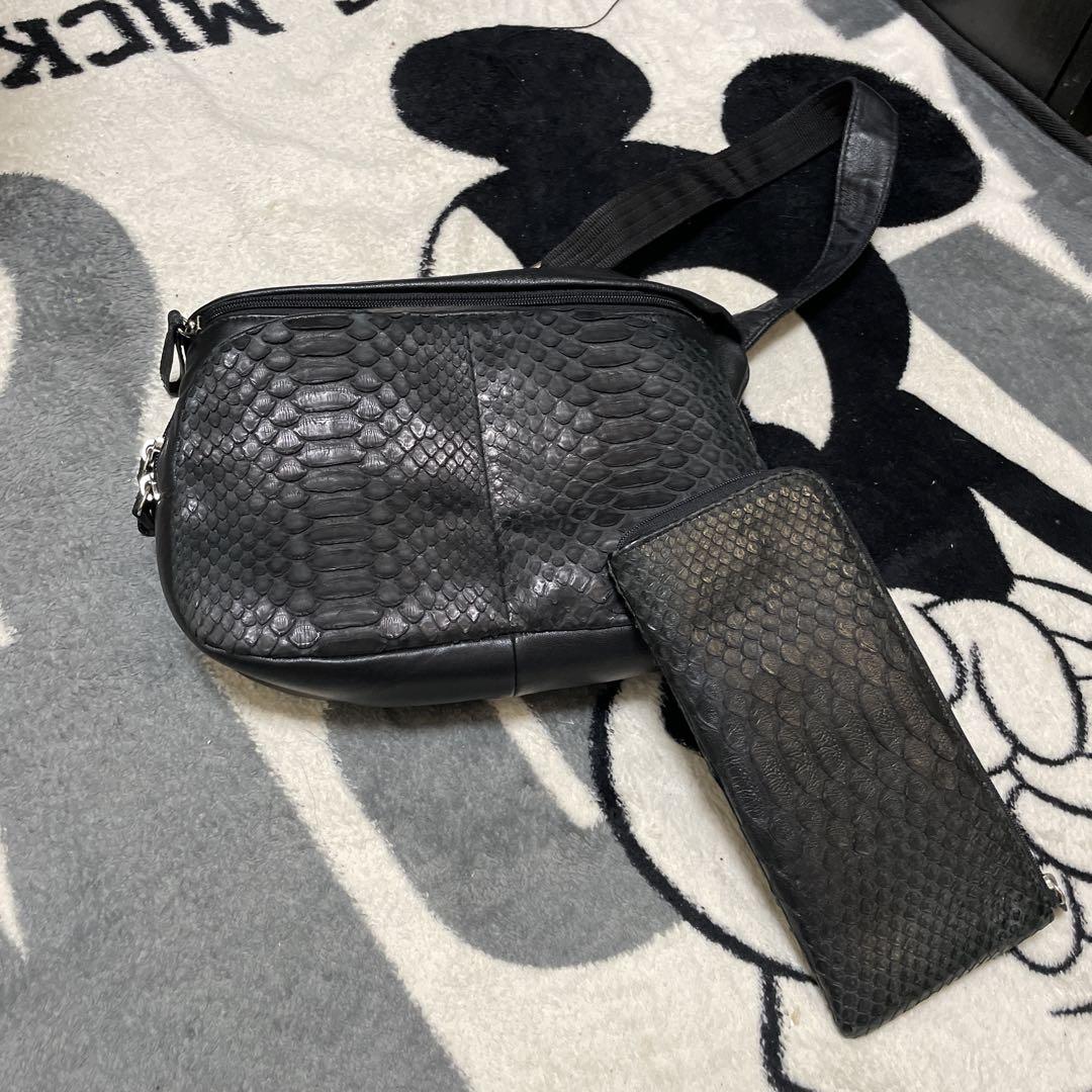 パイソン　ボディーバック　財布　本革　お揃いの二点