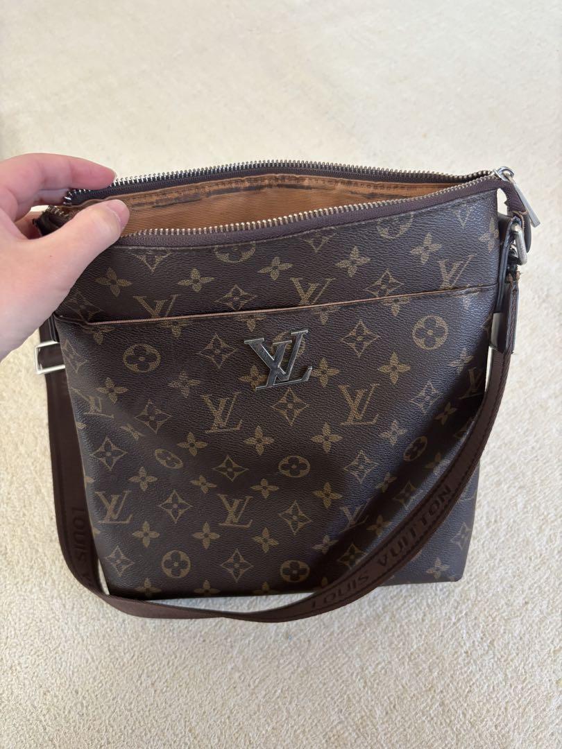 LOUIS VUITTON バッグ